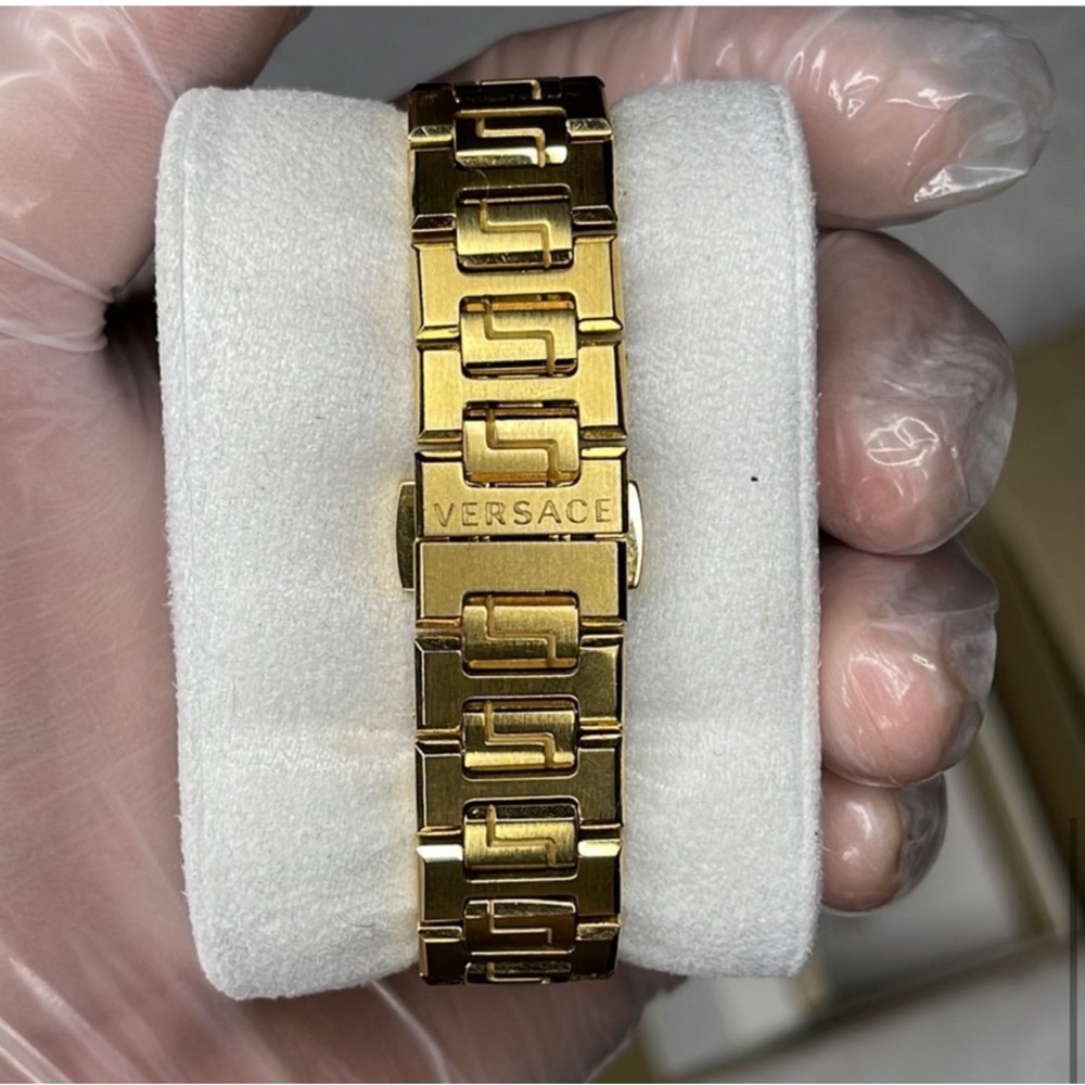 Versace - Picture 7 of 16